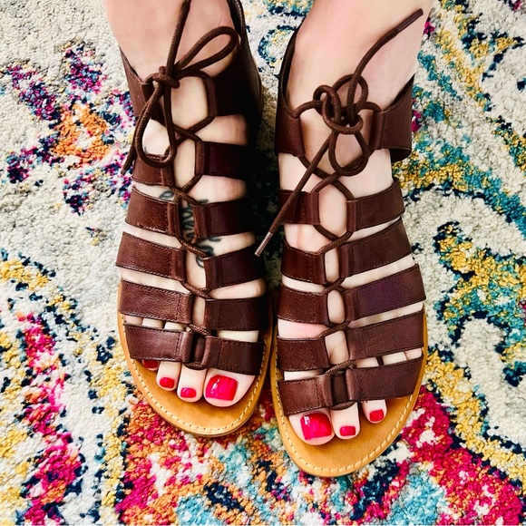 Hinge Gladiator Sandals - Picture 9 of 11